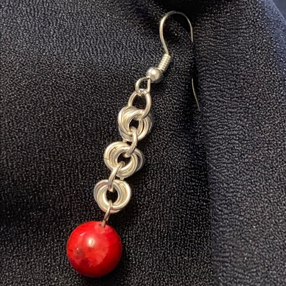 Sterling silver and red stone chain mail earrings - Picture 4 of 4